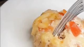 Котлеты с сыром и помидорами