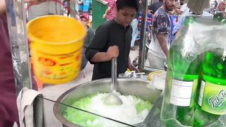 Ice Pakola Milkshake. Refreshing PAKOLA STREET DRINK _ Pakola Doodh Soda Making - Ramadan StreetFood