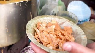 Thand mein garma garam Dal Papad-Pakwan