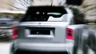 Rolls-Royce Cullinan Venuum Black.