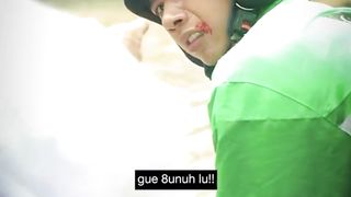 Ojol ini disiksa oleh penggemar pacarnya