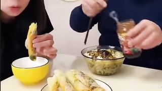 Pertunjukan Makan Suami Istri yang Lucu - Pertarungan Makanan Epik! ????????#asmr #美味しい食べ物#食べ物 #vlog