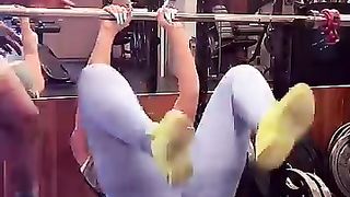 at_the_gym_doing_everything_wrong_#gym_#fitness_#training_#prank_#gymprank_#leggings_#girlfitness(360p).