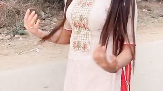 chikni chikni baaton Mein aau Na tere hathon Mein _ tujhko hi Dulhan banaunga _ Official Sanjana 09-8hF0AKYwqas-720p-1704384531.