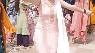हिमाचली नाटी-3QWYVcHL418-720p-1704383710.