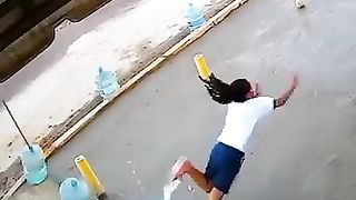 Top_5_Funny_Fails_Videos___Funny_fails_2023_#shorts_#funnyfails(360p).