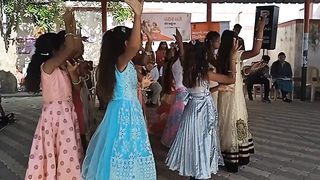 School dansh choti છોકરીઓ