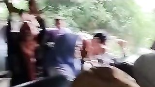 Naik bis