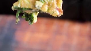 Cheesy spinach omelette recipe