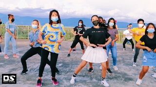 Random TikTok dance challenge