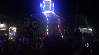 Kandy perahera on sri lanka