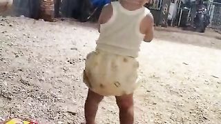 Kelakuan Anak kecil ini menggemaskan
