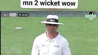 Back to back wickets for Amir Jamal