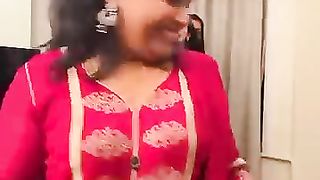 Oru_creative_mom_to_be_..200_Million_views_????congratulations_to_our_dear_Sofia_#momtobe_#neejovlogs(360p).