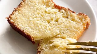 Guess the flavour of this cake #janhvidarji #egglesscakes #bakingmentor #teacakes #popularcakes