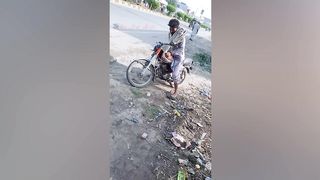25 Funny Moments Of Pakistani Nashai Caught On Camera.
