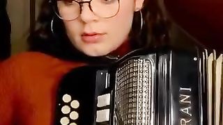 Olivia Abreu, a great concertina player.