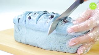 Sky Blue Steamed Bread with Blueberries