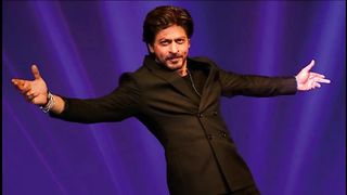 Shah Rukh Khan became the first Indian actor to earn 2500 crores in a year.