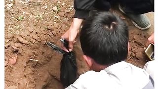 Momen haru bocah laki-laki