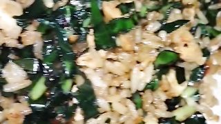 Nasi goreng daun mengkudu