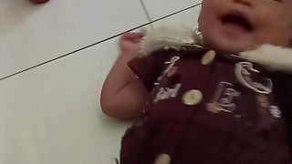 Anak kecil ini sungguh lucu