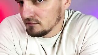 Ma_femme_s_mustache...????????????_#damus_#shorts_#tiktok_#prank(360p).