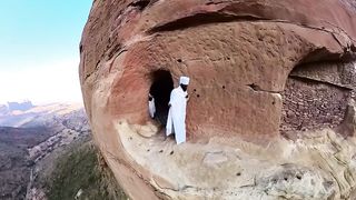 The sandstone cliffs