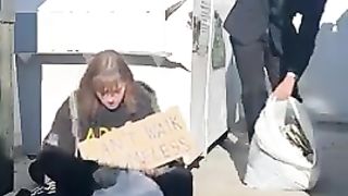 Une_énorme_surprise_monétaire_pour_une_personne_financially_struggling_person