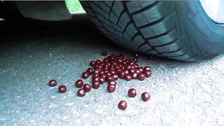 Esmagando coisas crocantes e macias de carro! CARRO EXPERIMENTAL vs Stretch Armstrong
