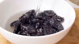 Нежный салат с черносливом