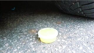 Esmagando coisas crocantes e macias de carro! CARRO EXPERIMENTAL vs BALÃO DE ÁGUA GIGANTE ORBEEZ 4