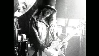 Guns N' Roses - Sweet Child O' Mine (Official Music Video)