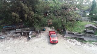 simulation rescuer come  in beach