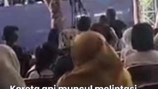 Momen Kereta Api lewat dalam acara pernikahan