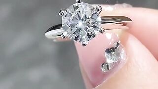 Never Fade Luxury Classic 18K White Gold Color Ring Solitaire 2 Carat Zirconia Diamant Wedding Band Women Jewelry Accessoriies