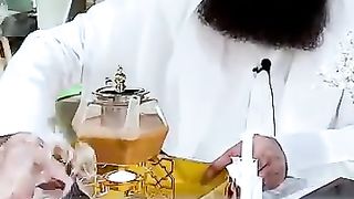Mufti Menk Smoking... his beard ????_????.