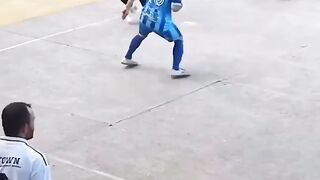 This is not accepted in football ????????????
