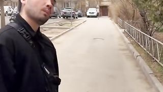 Когда случайно столкнулись плечами