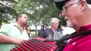 Branda da Aveleira em Melgaço grande convívio de concertinas.