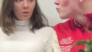Поцелует или нет?