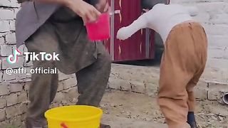 سردیوں میں نہانا اففافففافف