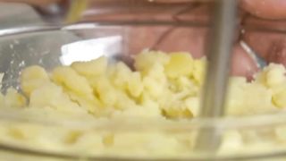 Corn Cheese Balls ek perfect dish hai doston aur gharwaalon ke saath khaane ki