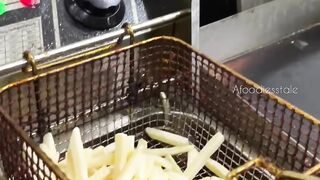 Chalen fries khaneFollow @afoodiesstale for moreFries, Cheesy fries, Street food, Viral, Reel , Delhi food blogger, Trending