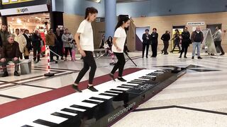 يا انا يا انا وياك فيروز Italian Big Piano Show - Prestige Events Italy.
