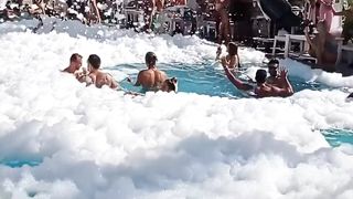 white in white BEACH CLUB ALANYA-APx9n8CEE50-1080pp-1704795496.