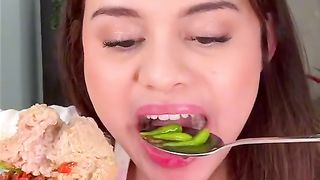 Makan bakso jumbo katanya