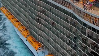 She’s a BIG girl! ???? #shorts #oasisoftheseas #crucero.