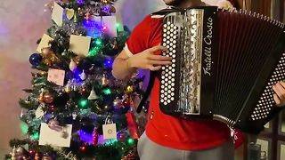A beautiful Christmas tune played by Dylan Gomes.