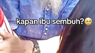 Pilu, momen balita saat lihat jasad ibunya di kubur